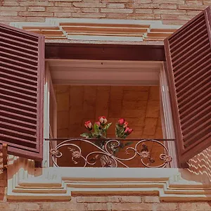 https://domus-real-cardello.it-romehotels.com