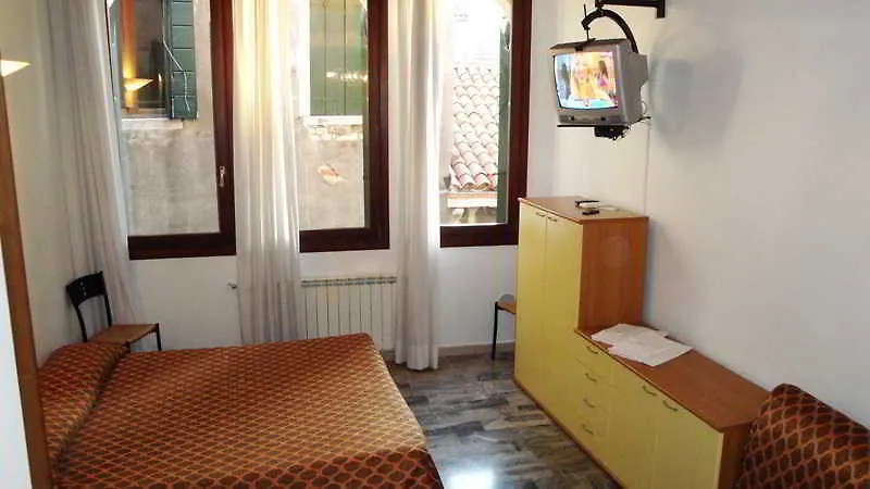 **  Hotel Ariel Silva Венеция Италия